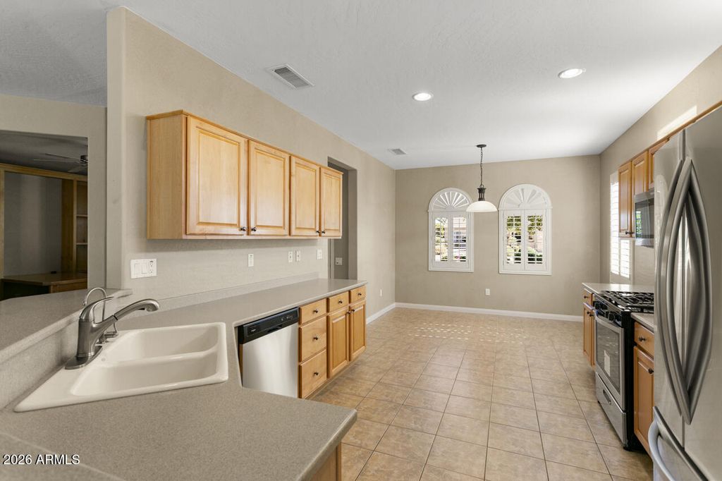 Image 17 of property listing at 15478 W MOONLIGHT Way, Surprise, AZ 85374