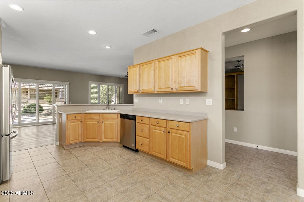 Image 18 of property listing at 15478 W MOONLIGHT Way, Surprise, AZ 85374