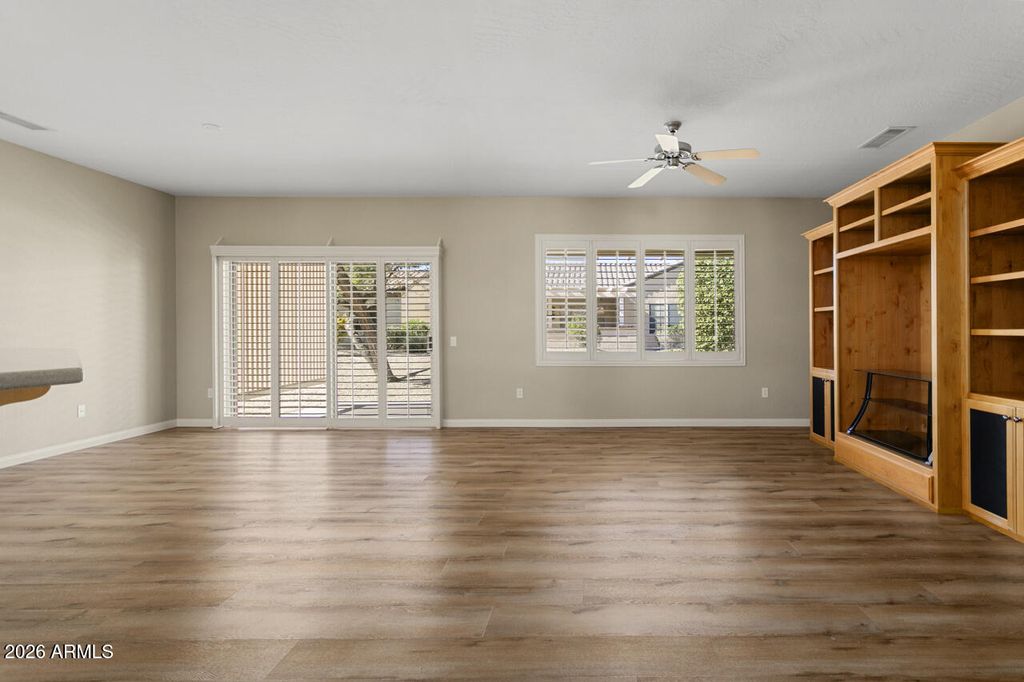 Image 7 of property listing at 15478 W MOONLIGHT Way, Surprise, AZ 85374