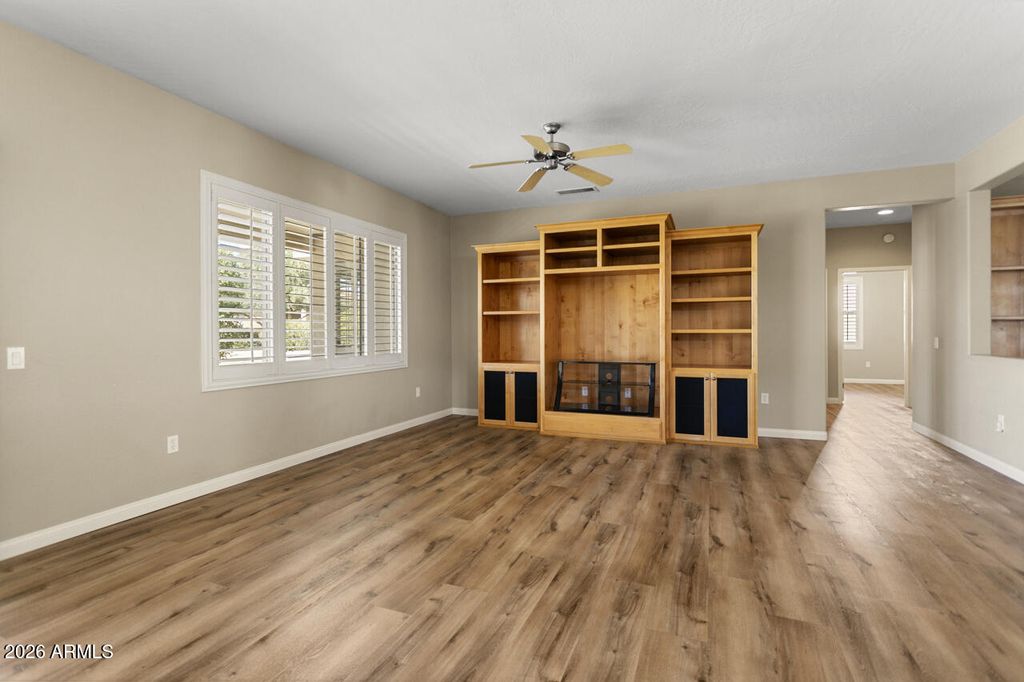 Image 9 of property listing at 15478 W MOONLIGHT Way, Surprise, AZ 85374