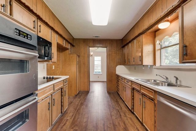 135 S Capri Drive, Duncanville, TX 75116