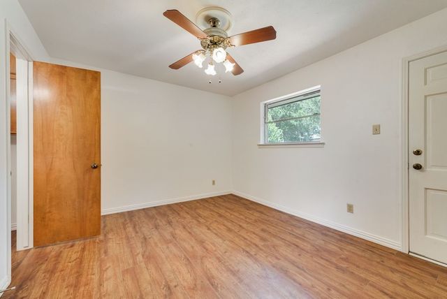 135 S Capri Drive, Duncanville, TX 75116