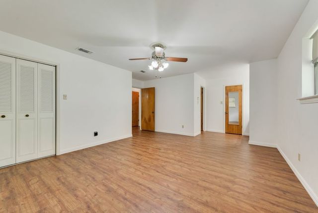 135 S Capri Drive, Duncanville, TX 75116