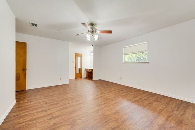 135 S Capri Drive, Duncanville, TX 75116