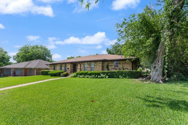135 S Capri Drive, Duncanville, TX 75116
