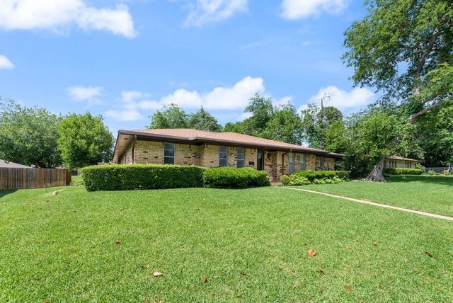135 S Capri Drive, Duncanville, TX 75116