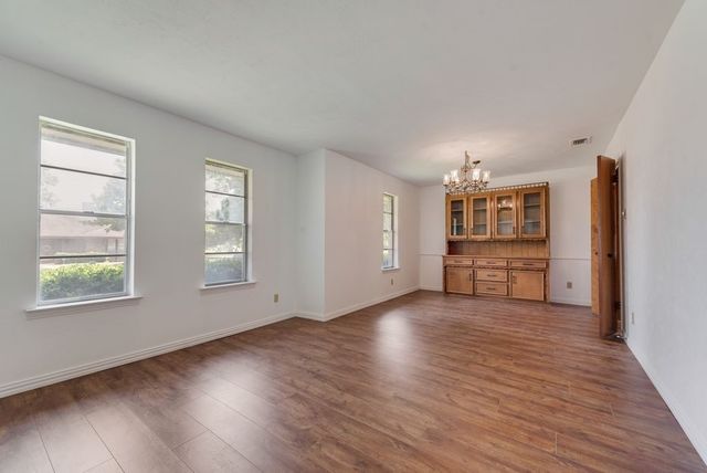 135 S Capri Drive, Duncanville, TX 75116
