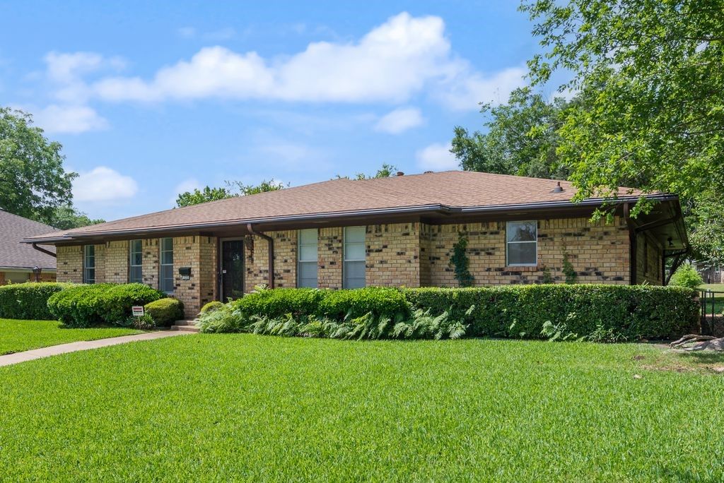 135 S Capri Drive, Duncanville, TX 75116