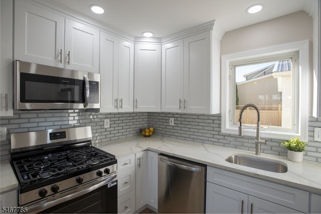 431 Sidorske Ave, Manville Boro, NJ 08835