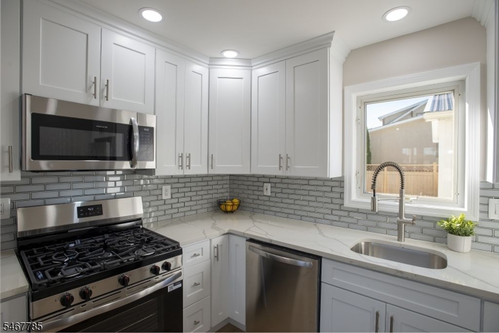 431 Sidorske Ave, Manville Boro, NJ 08835 — photo 5