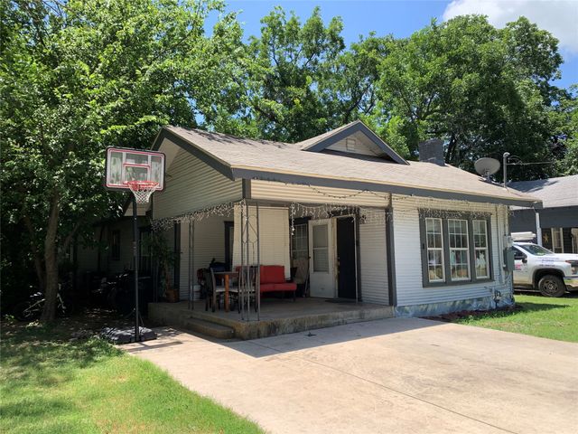 114 Claude Avenue, Cleburne, TX 76031