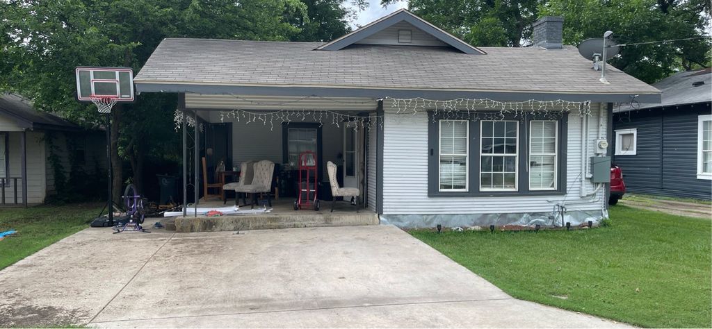 114 Claude Avenue, Cleburne, TX 76031