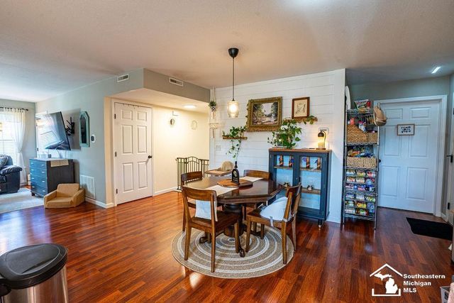 1068 Summer Grove Lane, Monroe, MI 48162