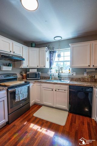 1068 Summer Grove Lane, Monroe, MI 48162