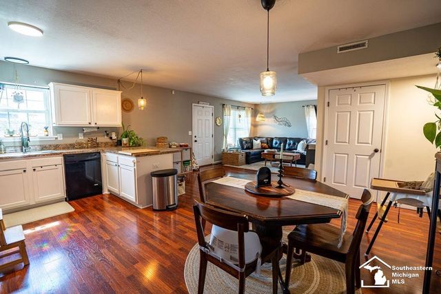 1068 Summer Grove Lane, Monroe, MI 48162