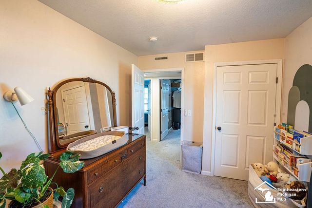 1068 Summer Grove Lane, Monroe, MI 48162