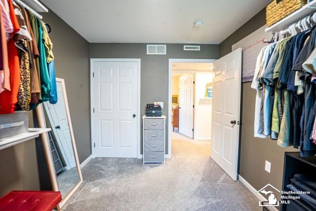 1068 Summer Grove Lane, Monroe, MI 48162