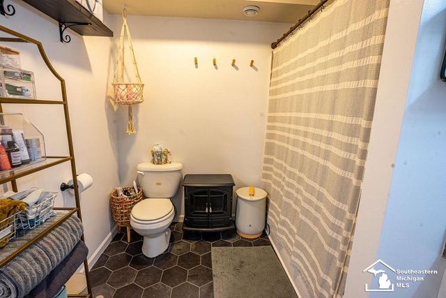 1068 Summer Grove Lane, Monroe, MI 48162