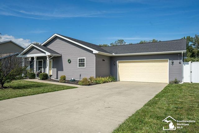 1068 Summer Grove Lane, Monroe, MI 48162
