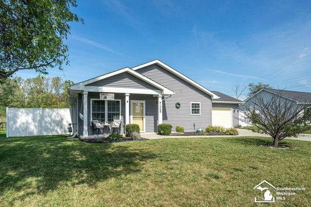 1068 Summer Grove Lane, Monroe, MI 48162