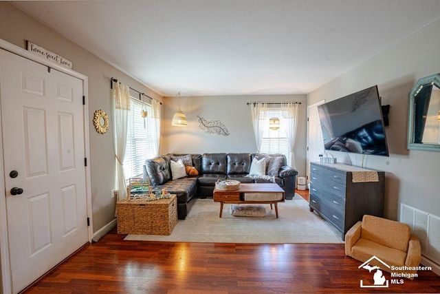 1068 Summer Grove Lane, Monroe, MI 48162