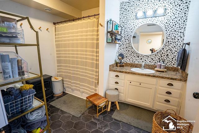 1068 Summer Grove Lane, Monroe, MI 48162