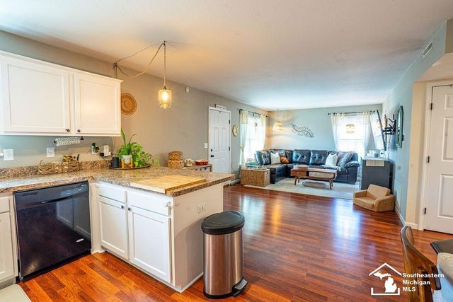 1068 Summer Grove Lane, Monroe, MI 48162