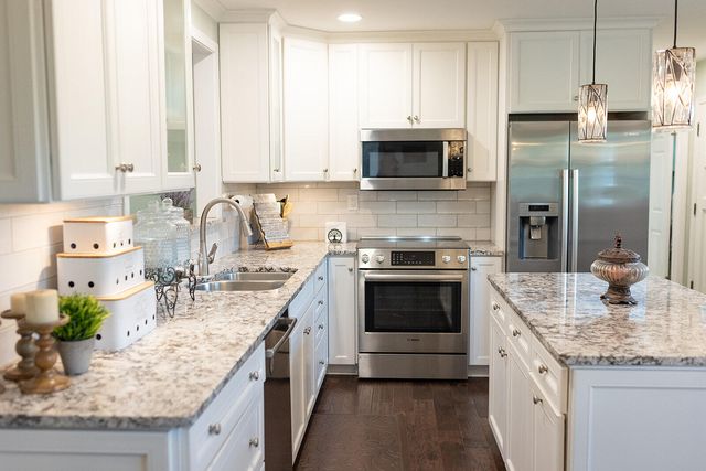 300 E Scotts Ferry Road, Versailles, KY 40383