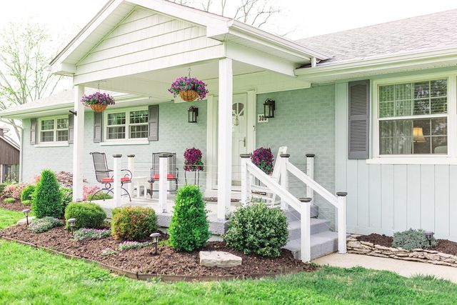 300 E Scotts Ferry Road, Versailles, KY 40383