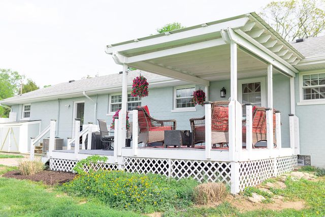 300 E Scotts Ferry Road, Versailles, KY 40383