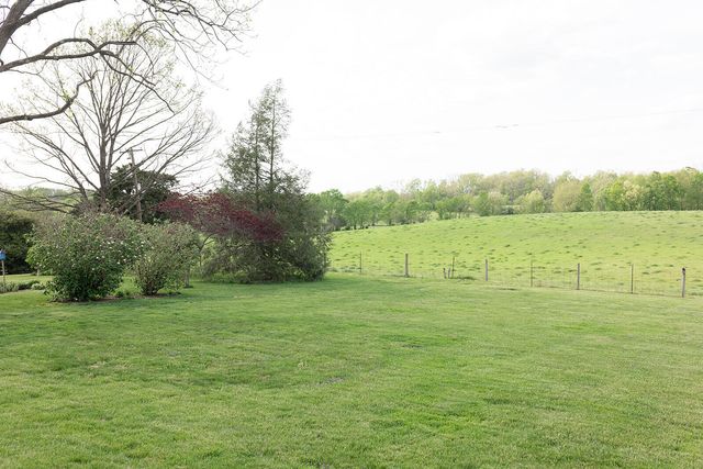 300 E Scotts Ferry Road, Versailles, KY 40383