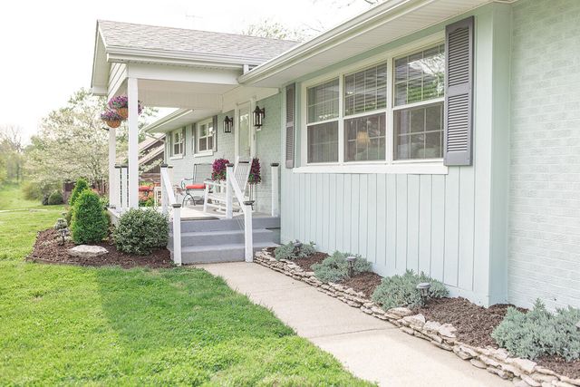 300 E Scotts Ferry Road, Versailles, KY 40383