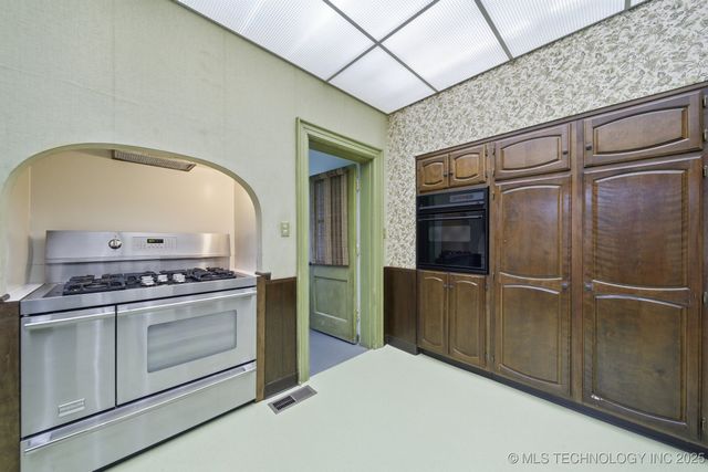 1724 E 8th Street, Okmulgee, OK 74447