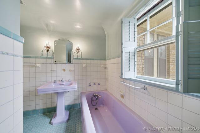 1724 E 8th Street, Okmulgee, OK 74447