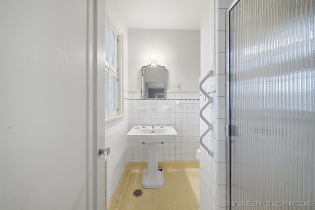 1724 E 8th Street, Okmulgee, OK 74447