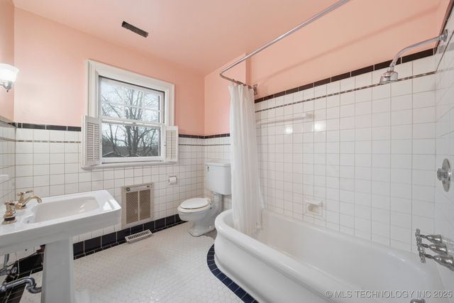 1724 E 8th Street, Okmulgee, OK 74447