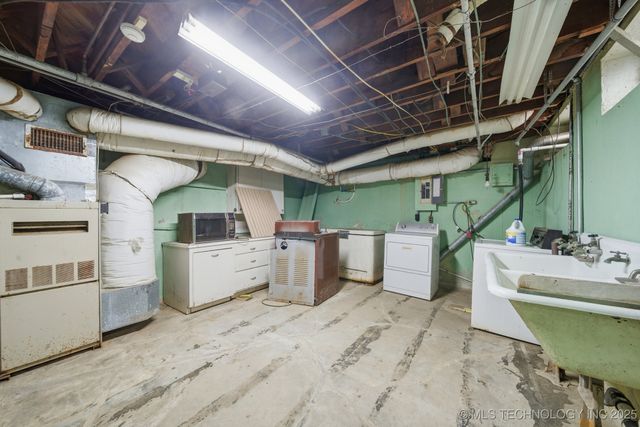 1724 E 8th Street, Okmulgee, OK 74447