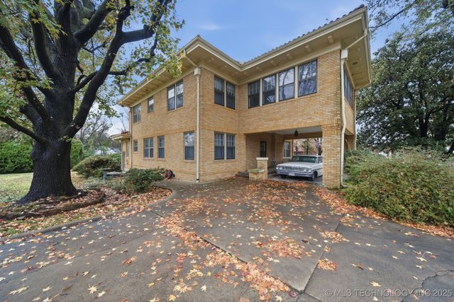 1724 E 8th Street, Okmulgee, OK 74447