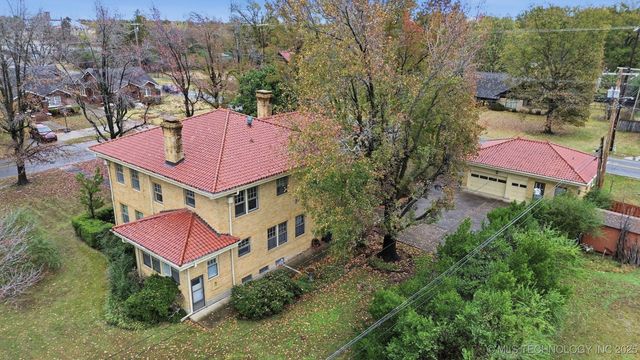 1724 E 8th Street, Okmulgee, OK 74447