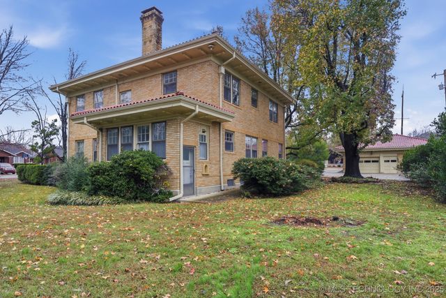 1724 E 8th Street, Okmulgee, OK 74447