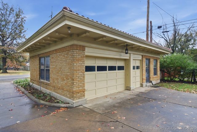 1724 E 8th Street, Okmulgee, OK 74447