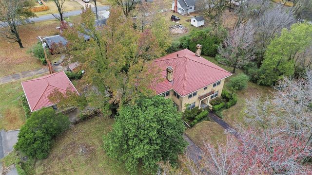 1724 E 8th Street, Okmulgee, OK 74447