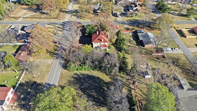 1724 E 8th Street, Okmulgee, OK 74447