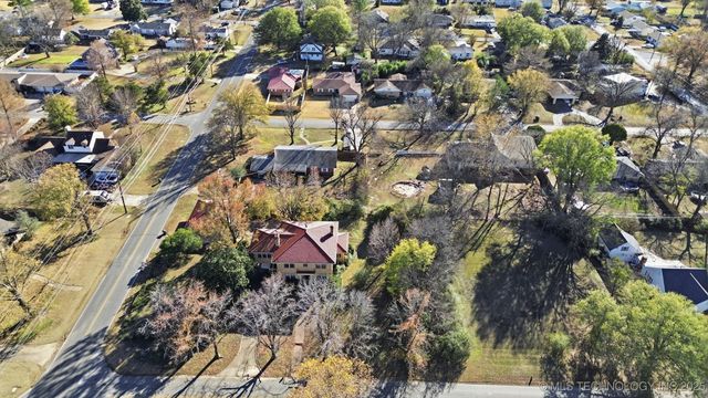 1724 E 8th Street, Okmulgee, OK 74447