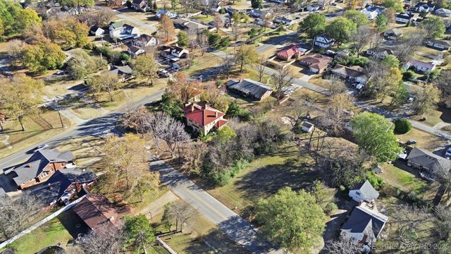 1724 E 8th Street, Okmulgee, OK 74447