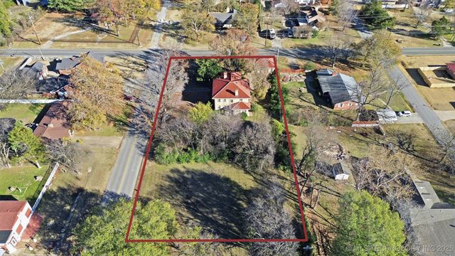 1724 E 8th Street, Okmulgee, OK 74447