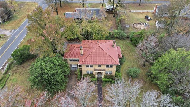 1724 E 8th Street, Okmulgee, OK 74447