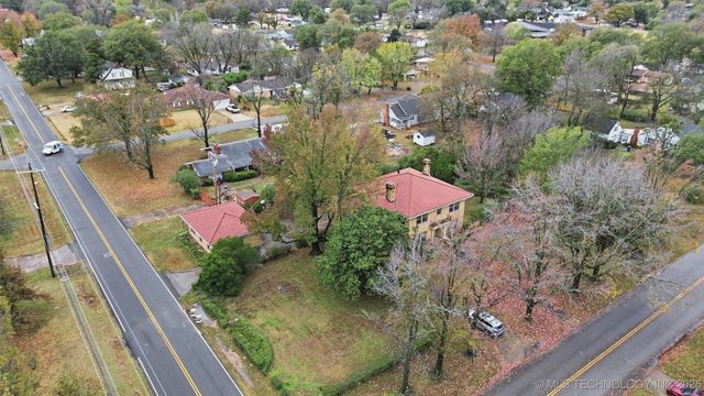 1724 E 8th Street, Okmulgee, OK 74447