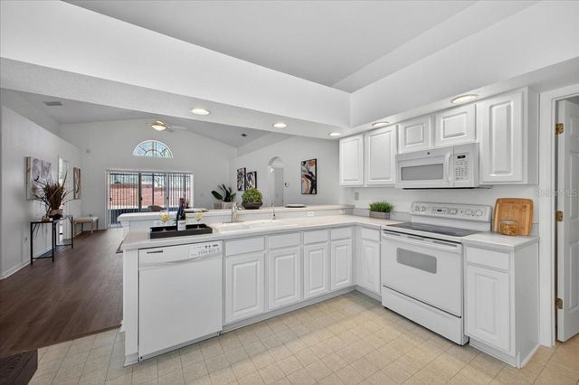 1033 KNIGHTSBRIDGE CIRCLE, Davenport, FL 33896