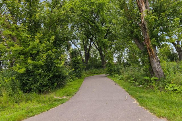 4297 Corn Silk Lane, Woodbury, MN 55129